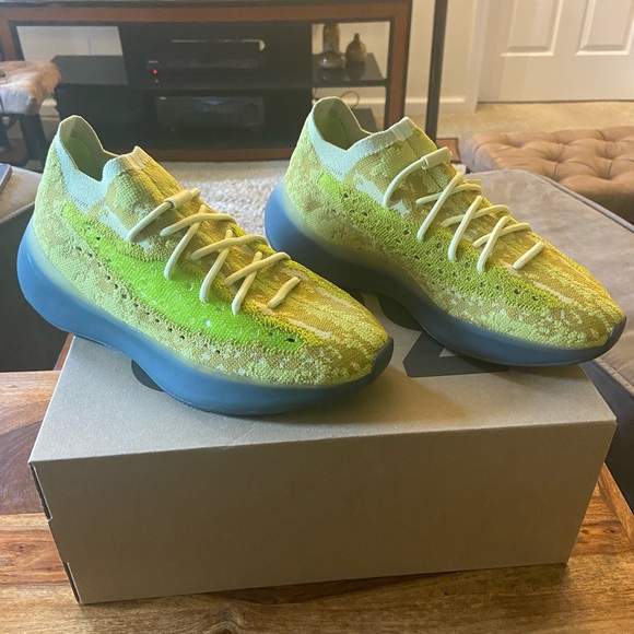 Mens Yeezy Boost 380 NWT - Picture 1 of 9